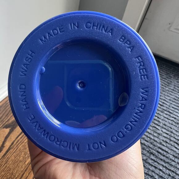 Lilly Pulitzer Blue Tiger Jungle 24 oz Tumbler with Gold Lid and Pink Straw - Picture 6 of 8